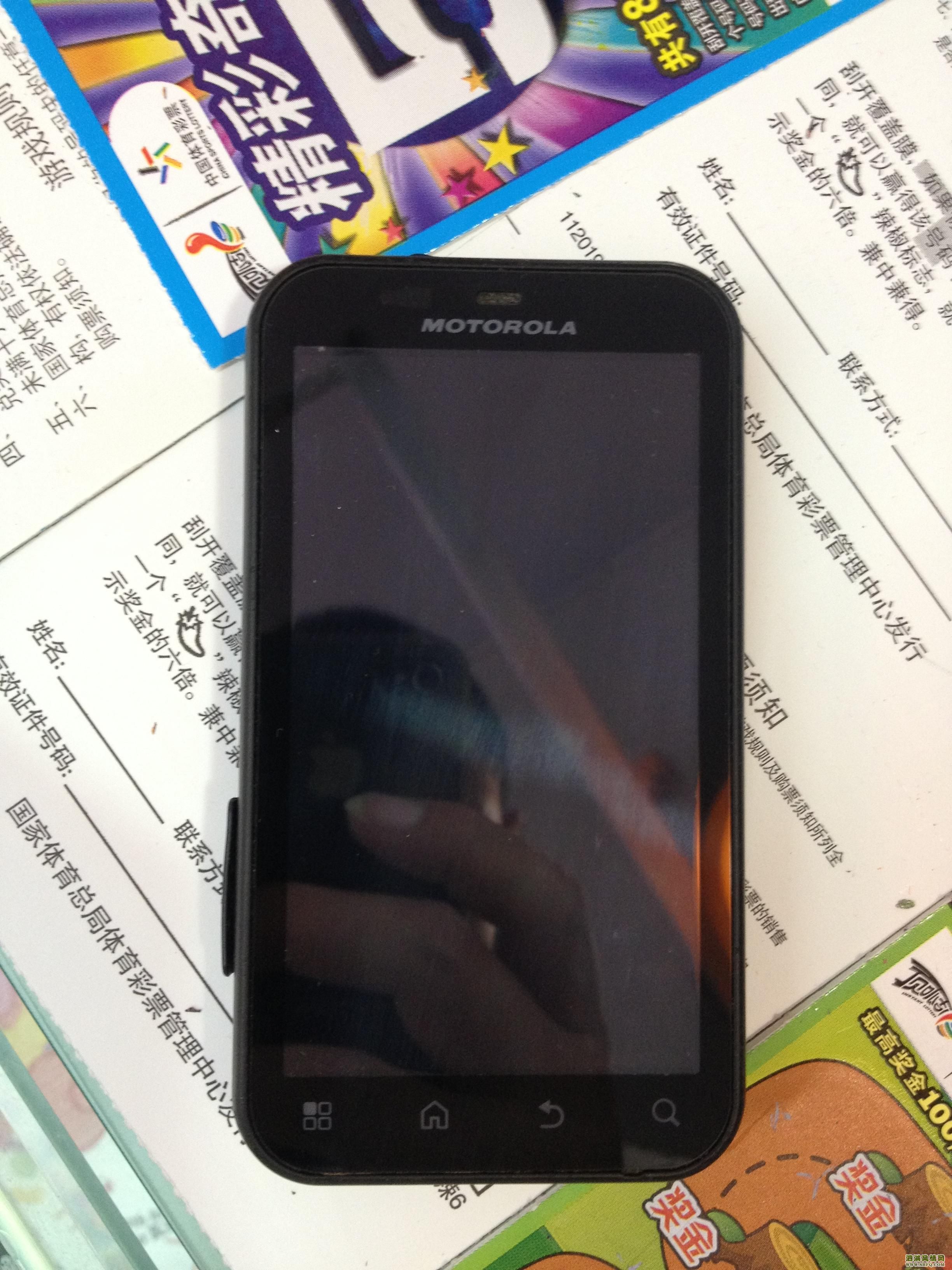 卖几个杂牌智能手机,100快钱一个