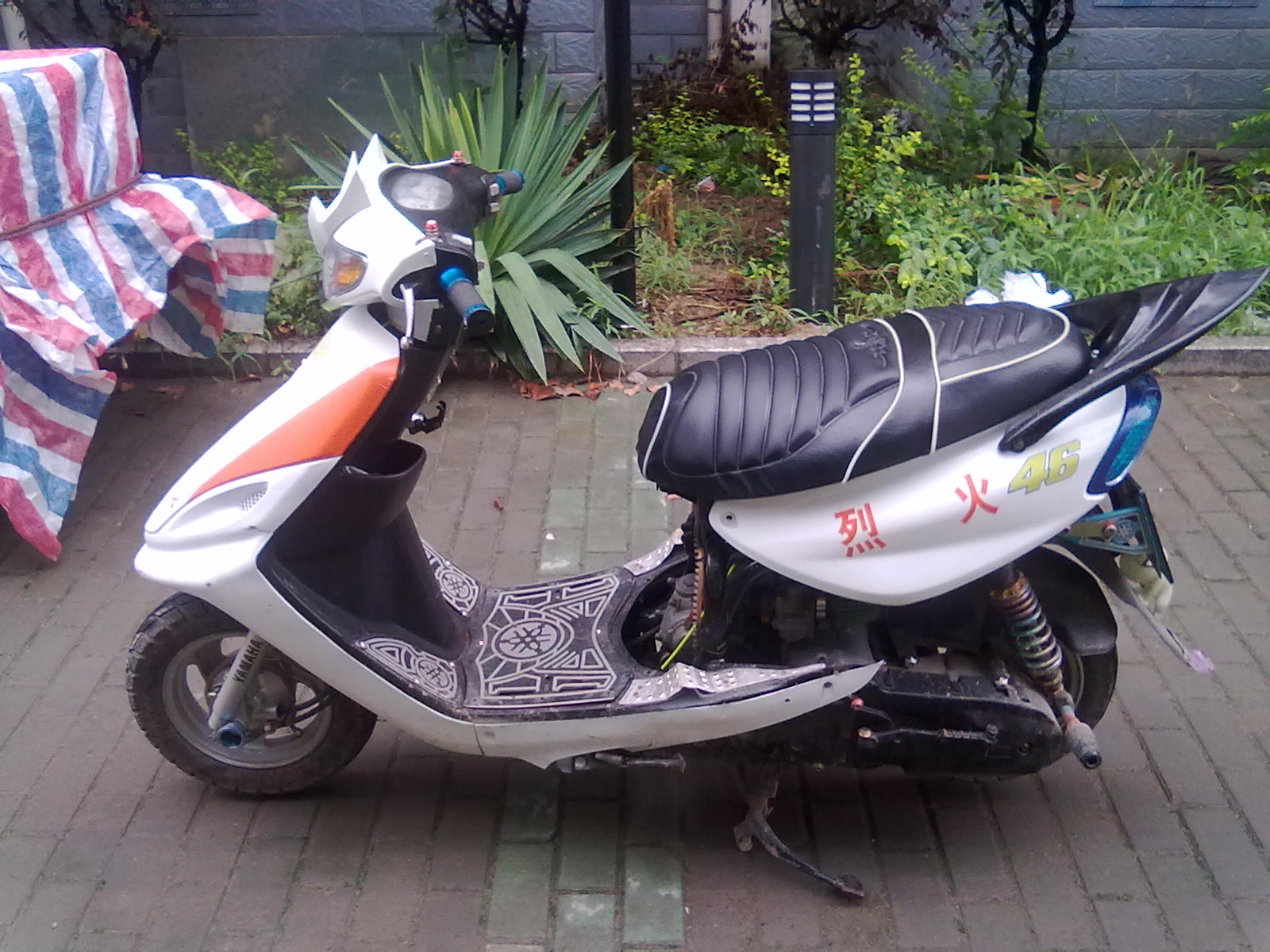 雅马哈巧格,发动机改的55单杠,纯手工凸轮,加30化油器,和卡梦排气.