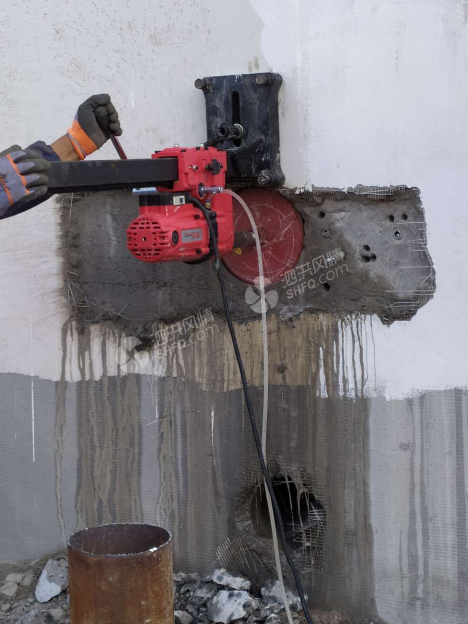 泗洪修水电太阳能漏水检测钻孔改管道18651094341